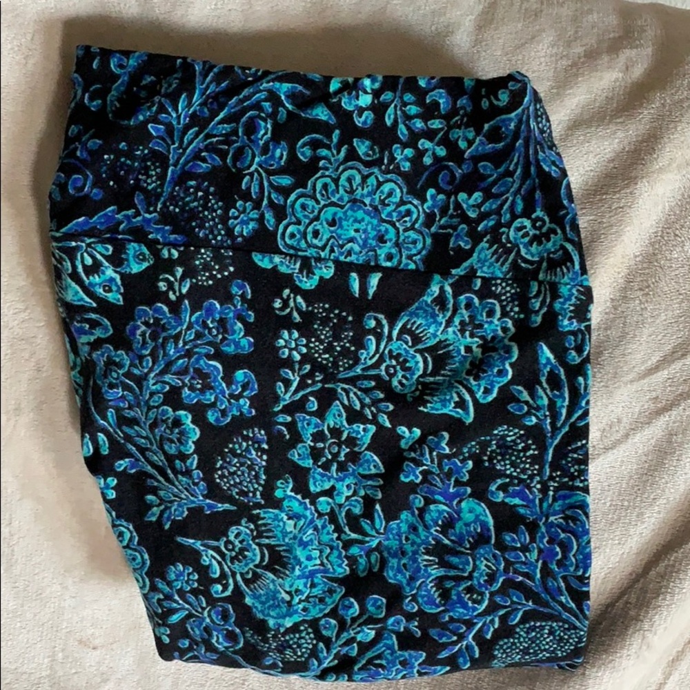 LuLaRoe leggings.